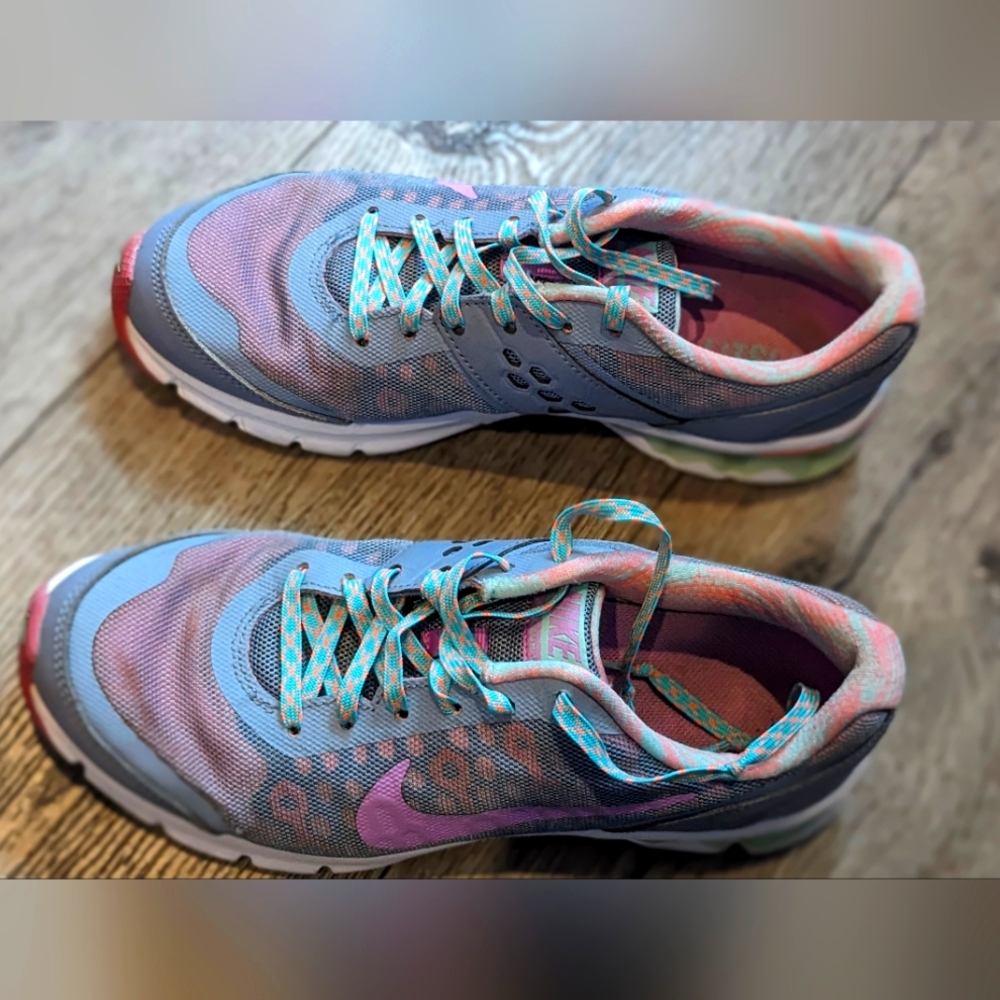 Barely used women's 7.5 Nike running shoes